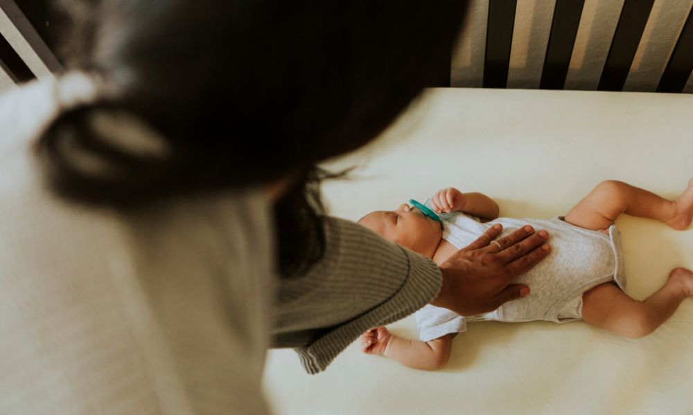 What Items Can You Keep in Your Baby’s Crib?